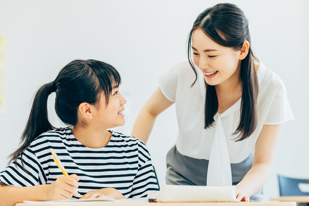 個別指導塾に通う女子中学生